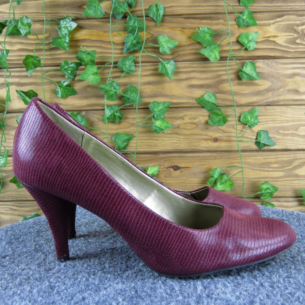 Bandolino Courteous Women's 7 Red‎ Fabric Heels Textured Classic Dress Pump - Picture 3 of 6
